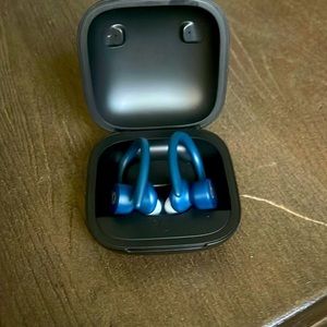 Beats by. Dre Powerbeats pro wireless ear buds